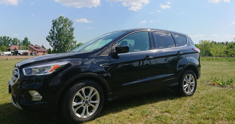 Ford Escape cena 68000 przebieg: 66000, rok produkcji 2017 z Skaryszew małe 56